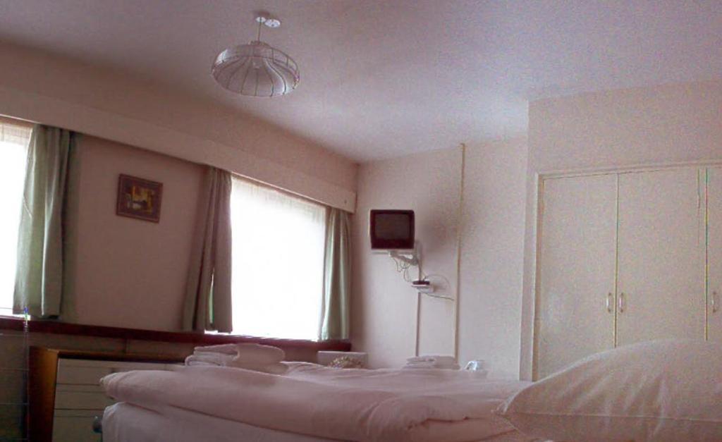 Tekels Park Guest House 캠벌리 객실 사진